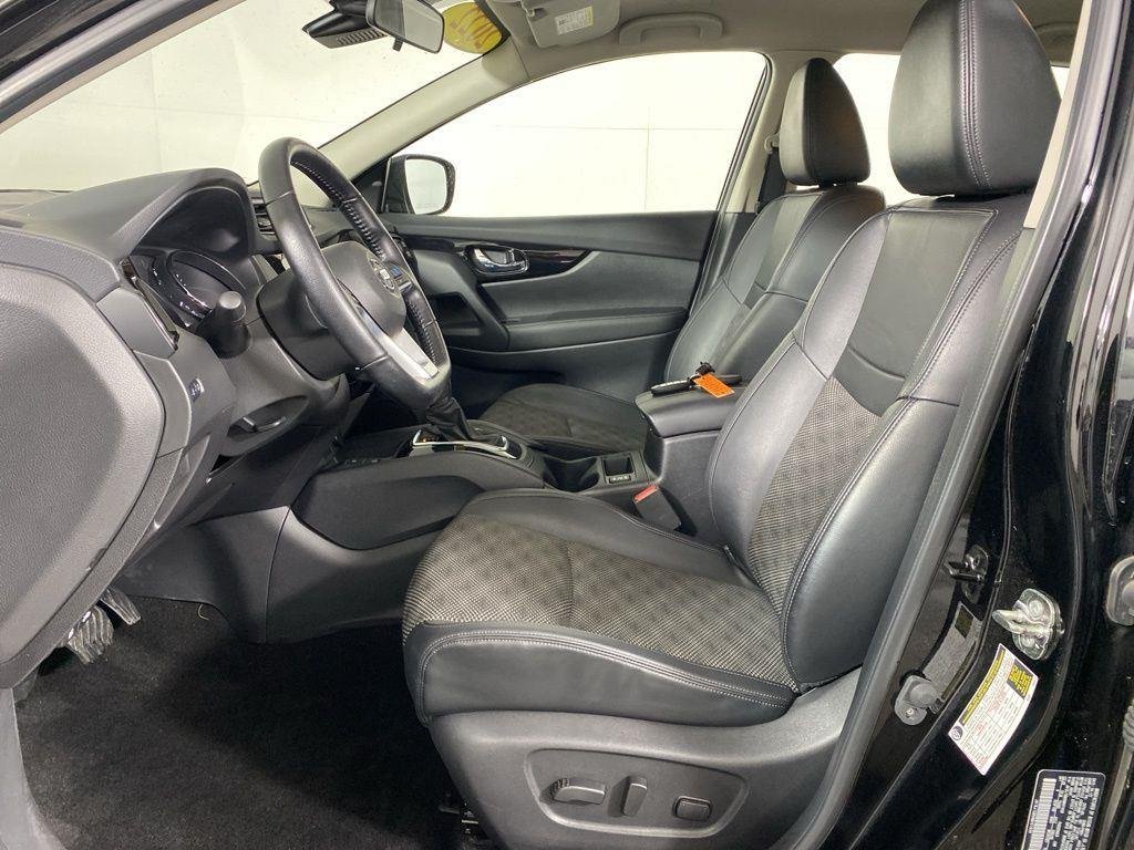 Certified Used 2022 Magnetic Black Pearl Nissan SV image 15