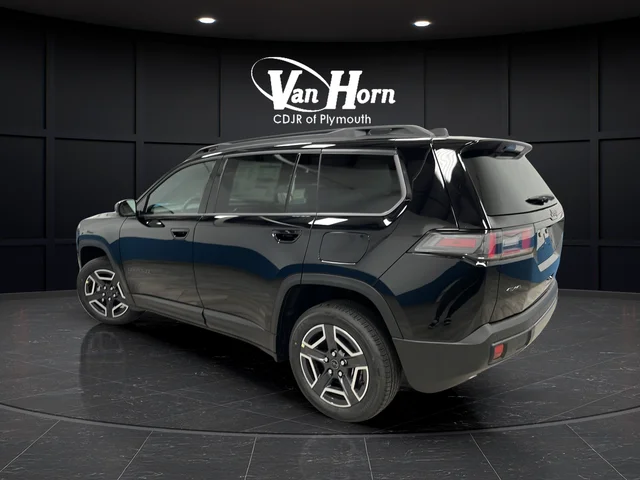 New 2026 Diamond Black Crystal Pearl-Coat Exterior Paint Jeep Limited image 5