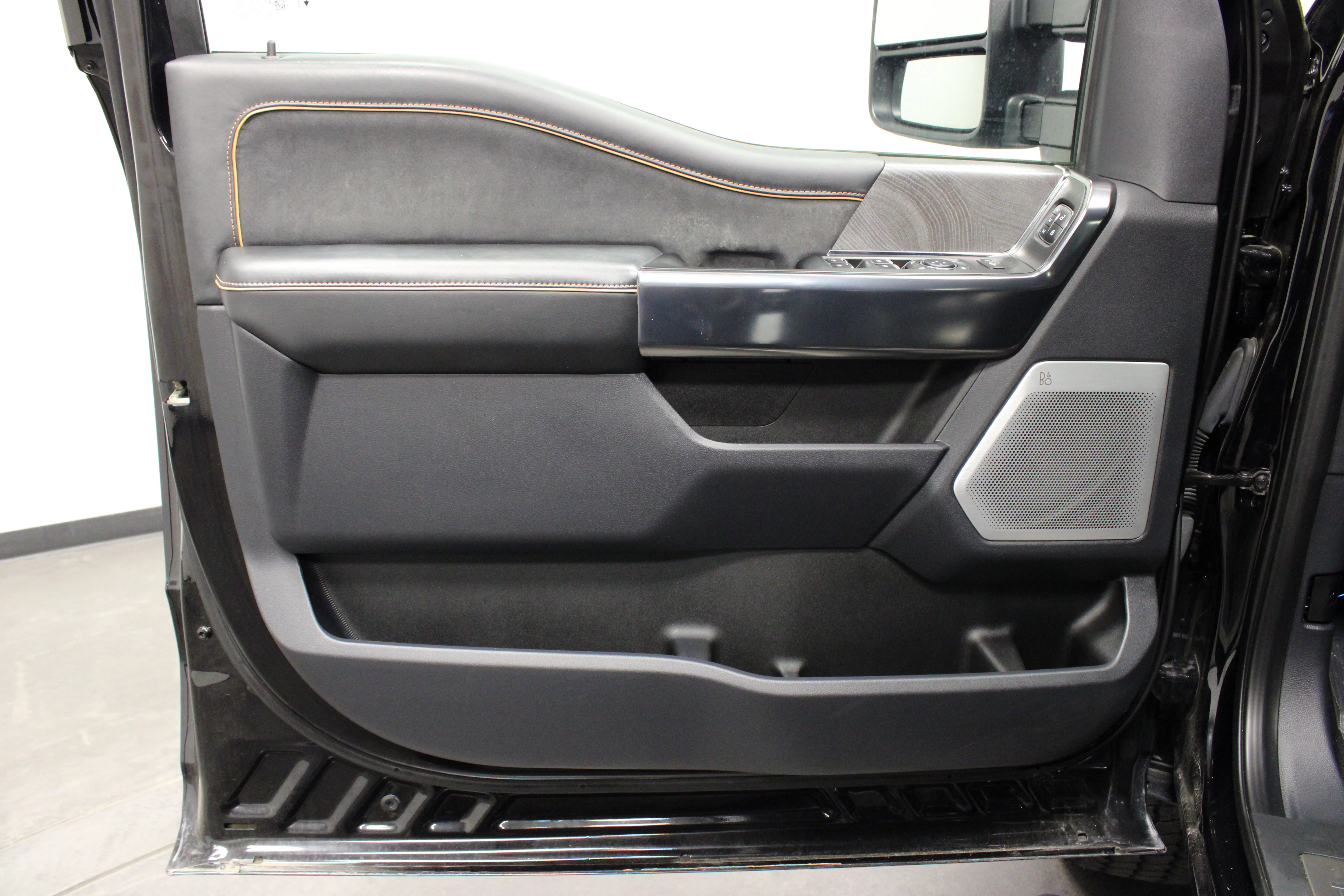 Used 2024 Agate Black Metallic Ford Platinum image 13