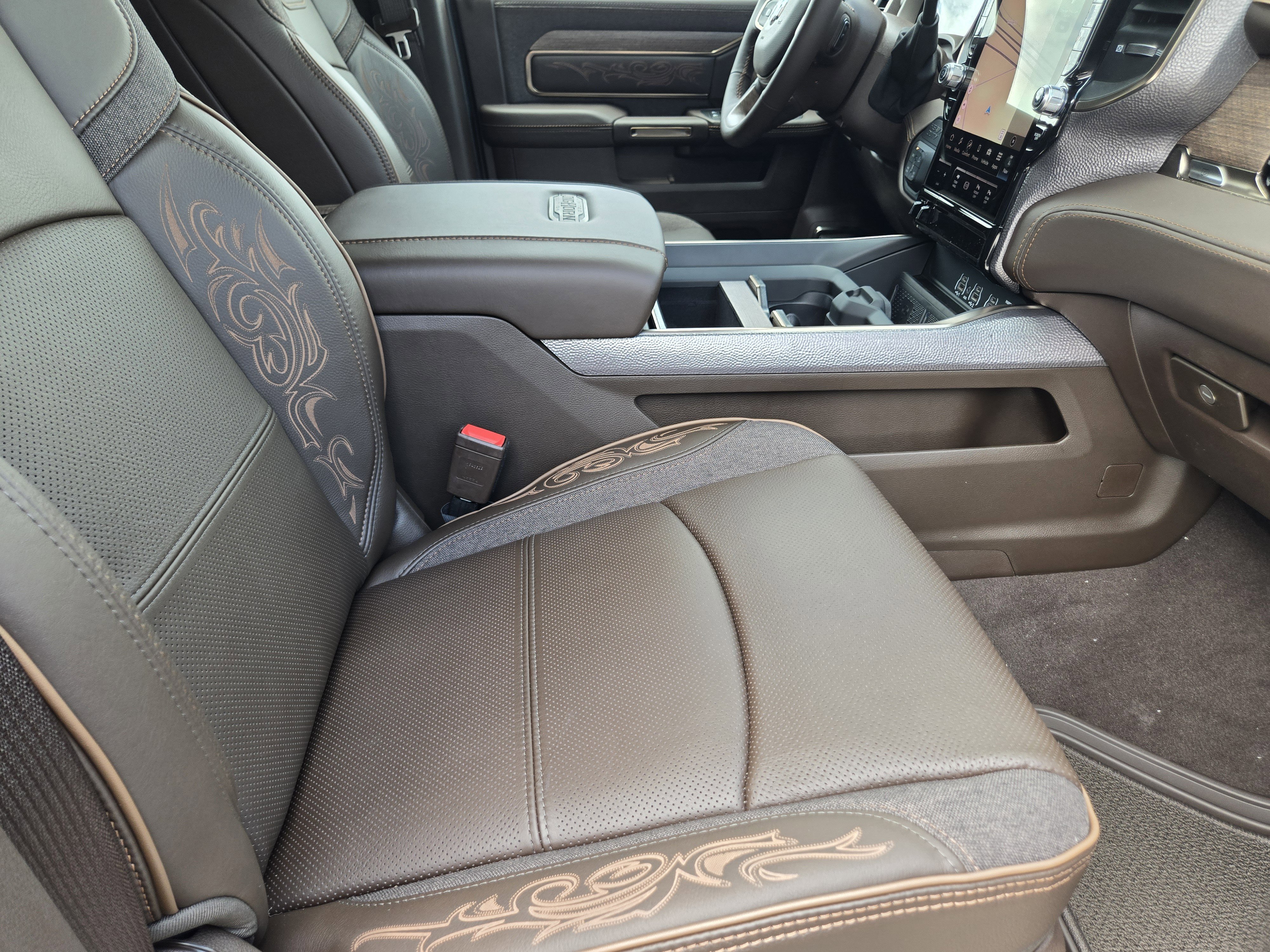 New 2026 Diamond Black Crystal Pearl-Coat Exterior Paint RAM Longhorn image 12