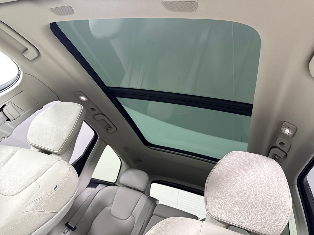 2025 Volvo XC60 Plus - Photo 23