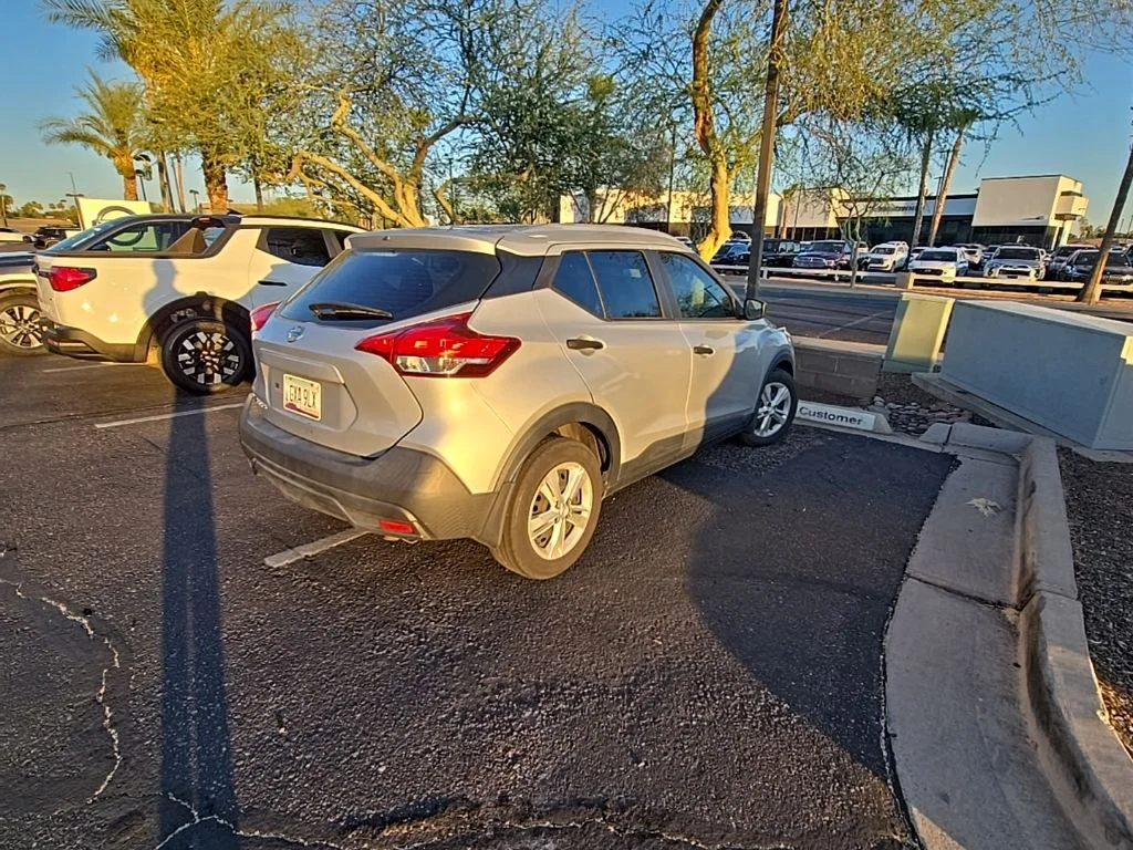 Used 2019 Silver Nissan S image 7