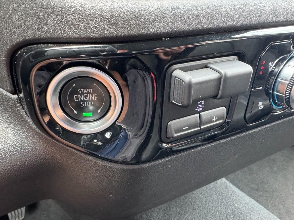 Used 2025 Black GMC SLT image 23