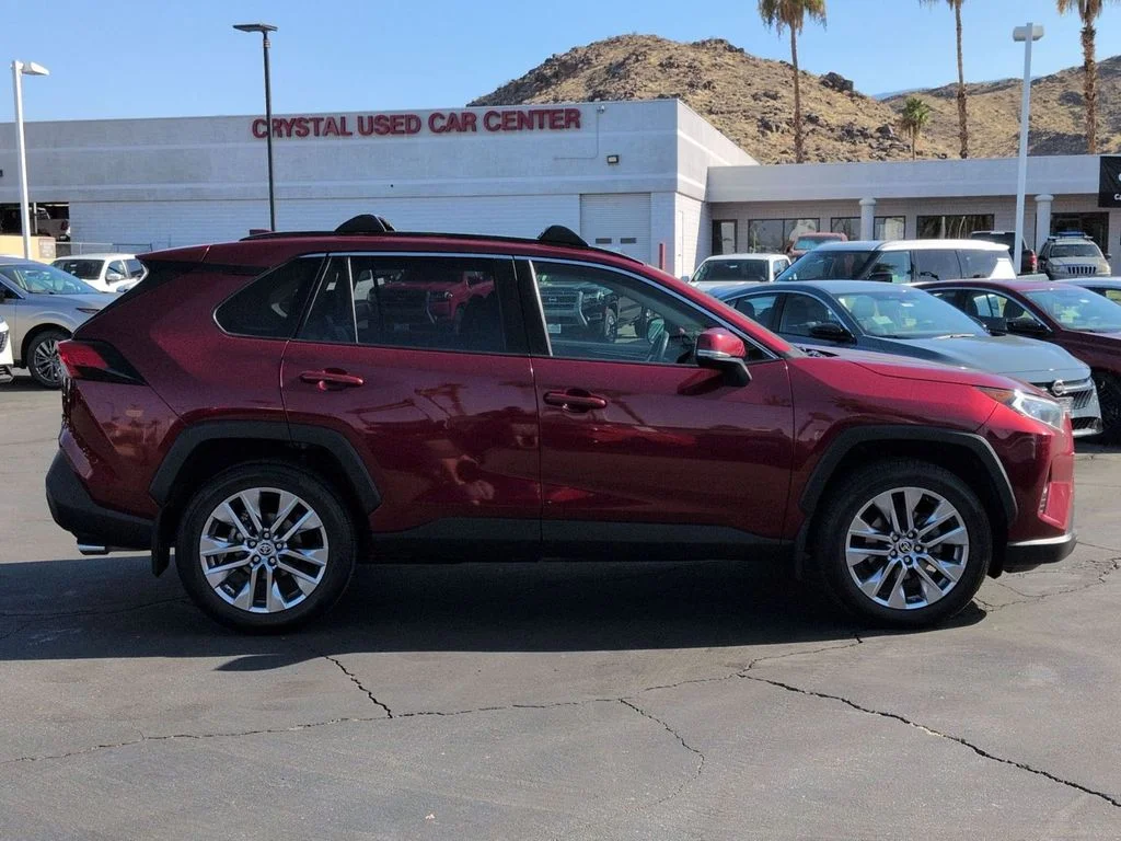 Used 2021 Red Toyota XLE Premium image 5