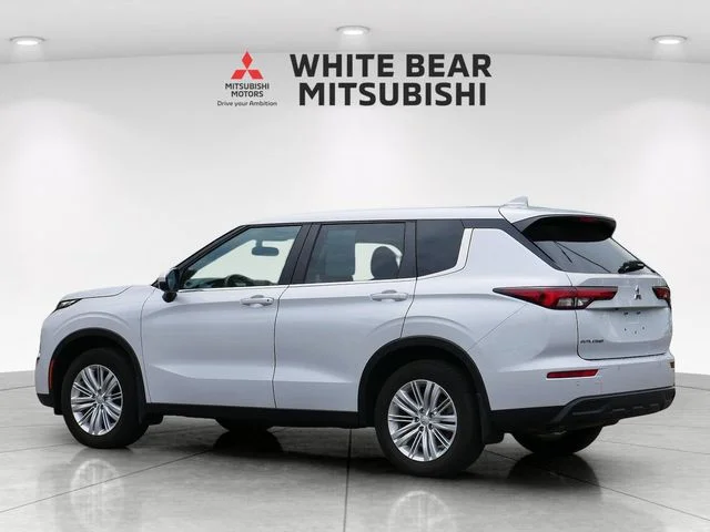 Used 2023 White Diamond Mitsubishi ES image 4