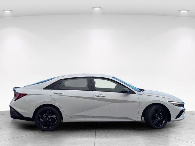 New 2026 White Hyundai SEL Sport image 8