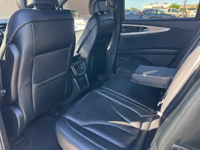 Used 2017 Silver Lincoln Reserve image 23