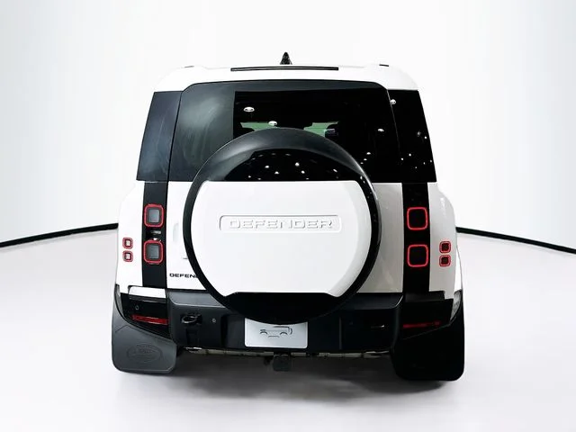 New 2026 White Land Rover X-Dynamic SE image 6