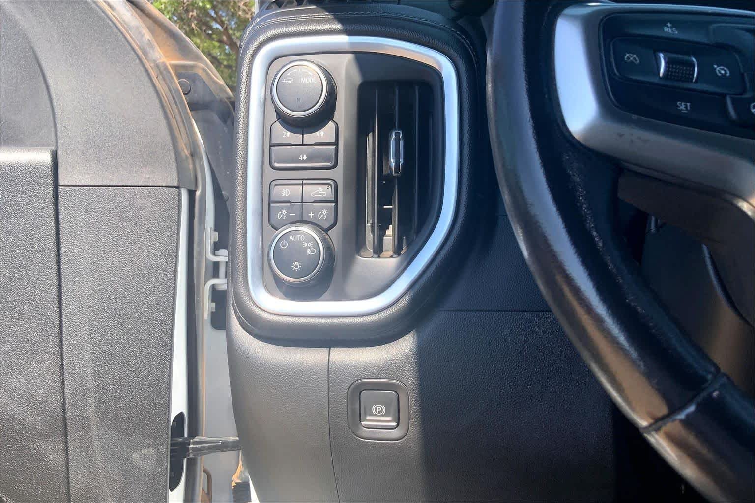 Used 2022 Summit White Chevrolet LT image 36