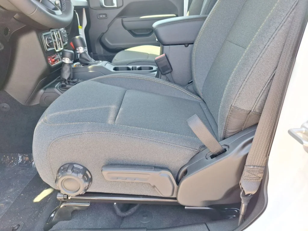 2025 Jeep Wrangler 4-Door Willys - Photo 12
