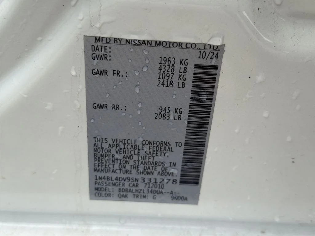 Used 2025 White Nissan 2.5 SV image 32