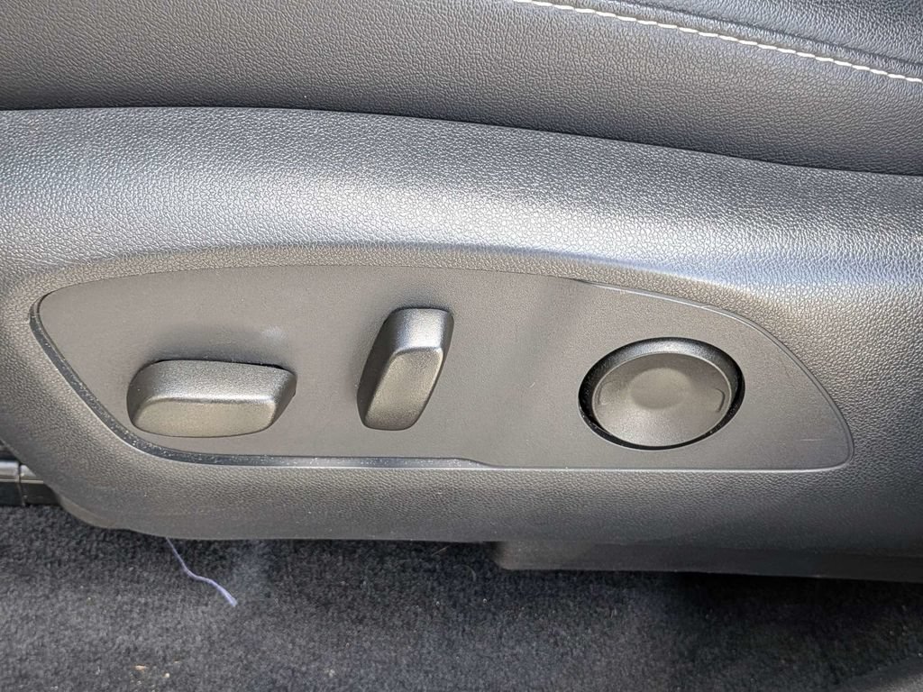Used 2025 Lakeshore Blue Metallic Chevrolet LT image 20