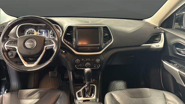 Used 2018 Diamond Black Crystal Pearlcoat Jeep Latitude Plus image 11