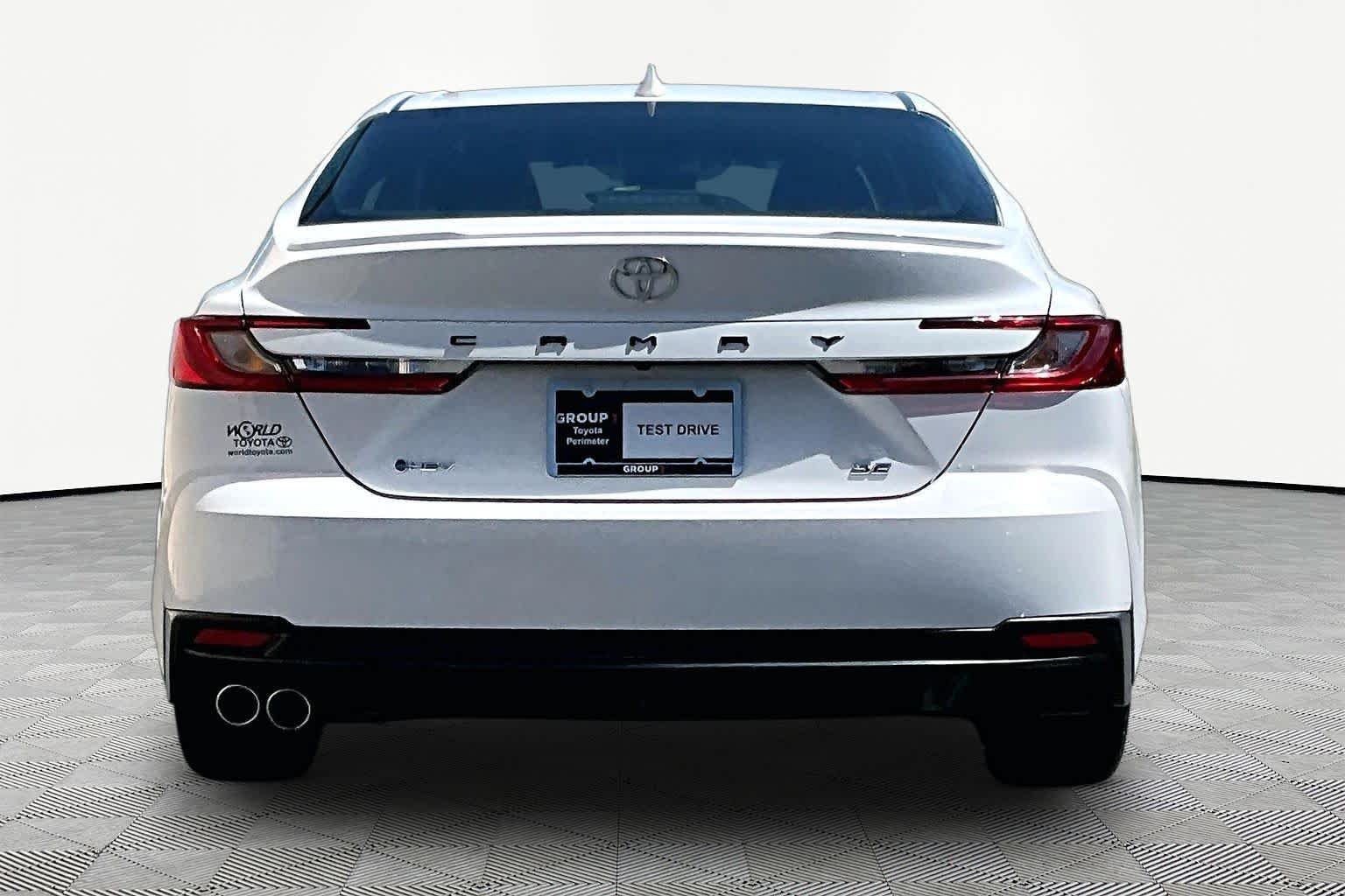Used 2025 Ice Cap Toyota SE image 5