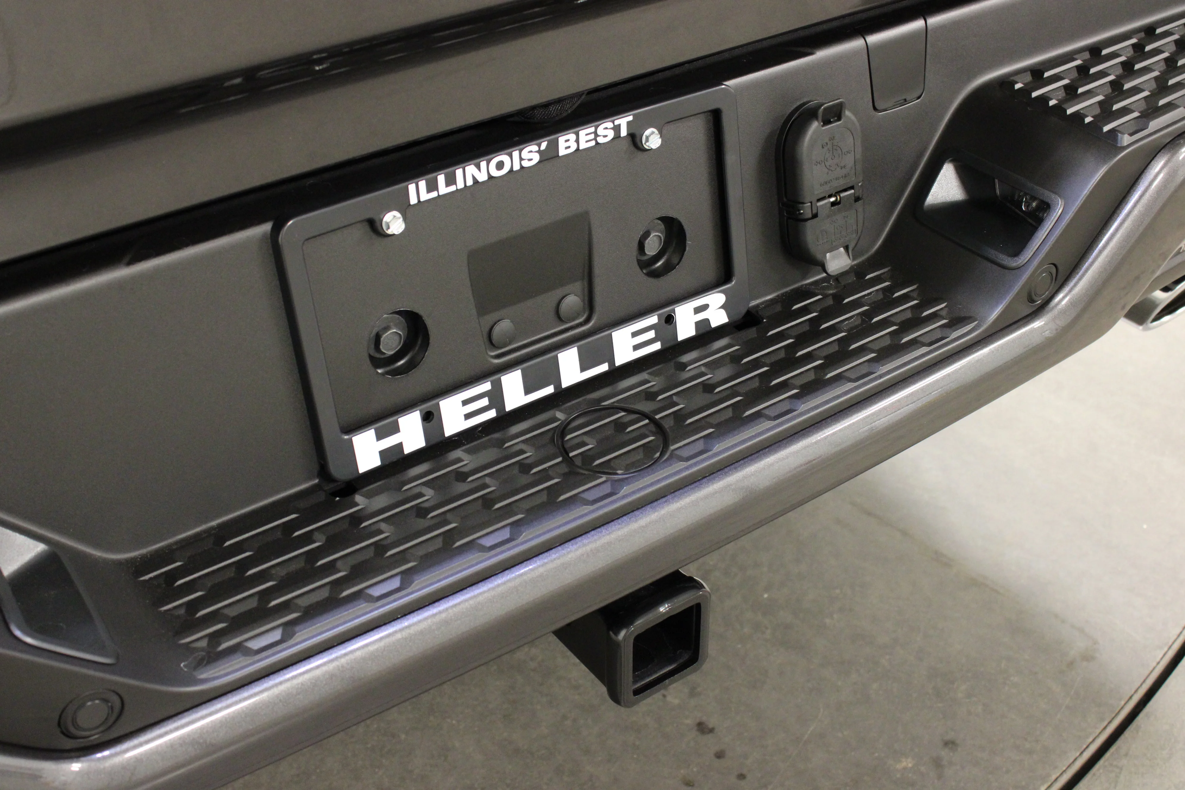 New 2026 Granite Crystal Metallic Clear-Coat Exterior Paint RAM Laramie image 12