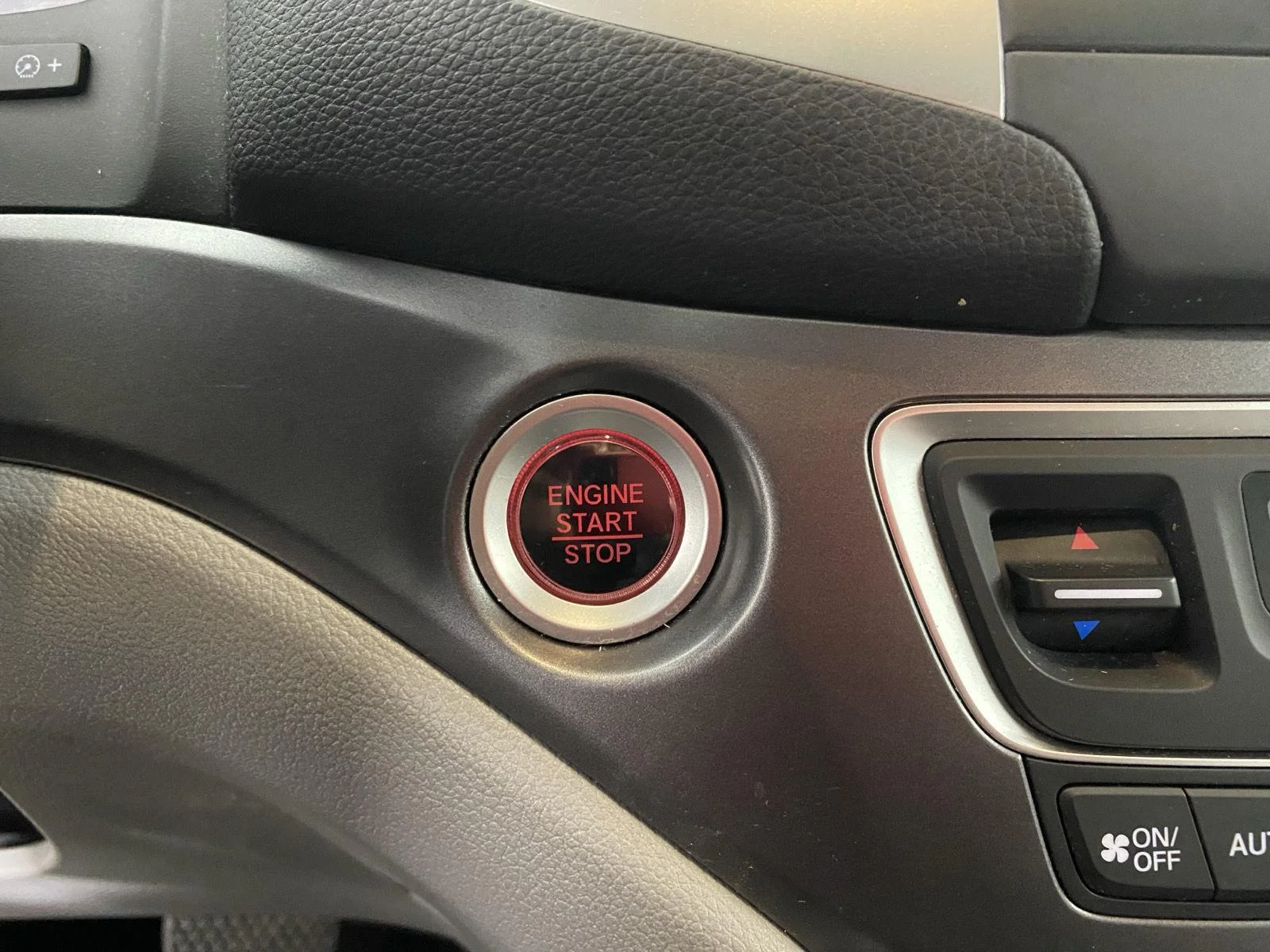 Used 2019 Forest Mist Metallic Honda RTL image 22