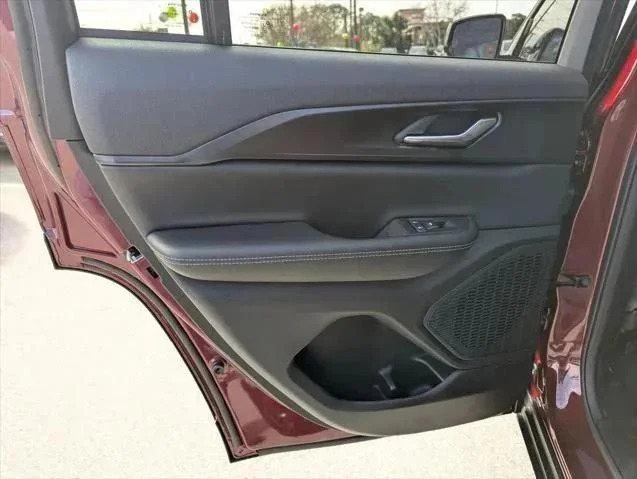2025 Jeep Grand Cherokee Altitude - Photo 28