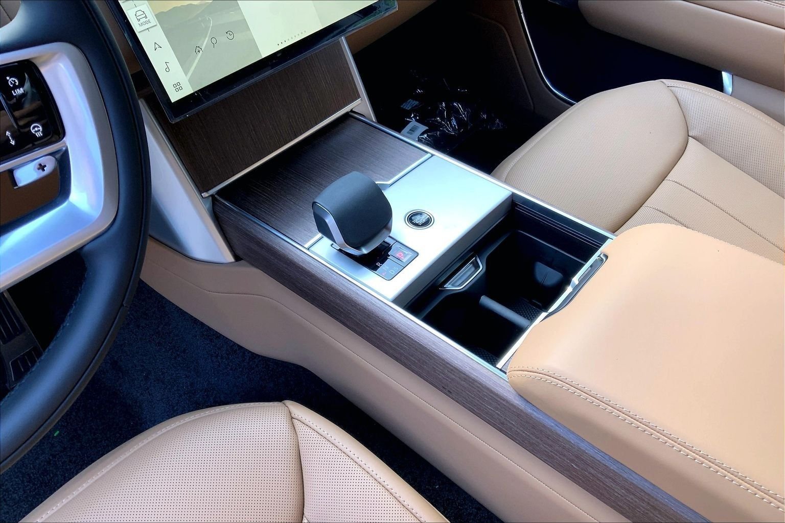 New 2026 Fuji White LAND ROVER SE image 7