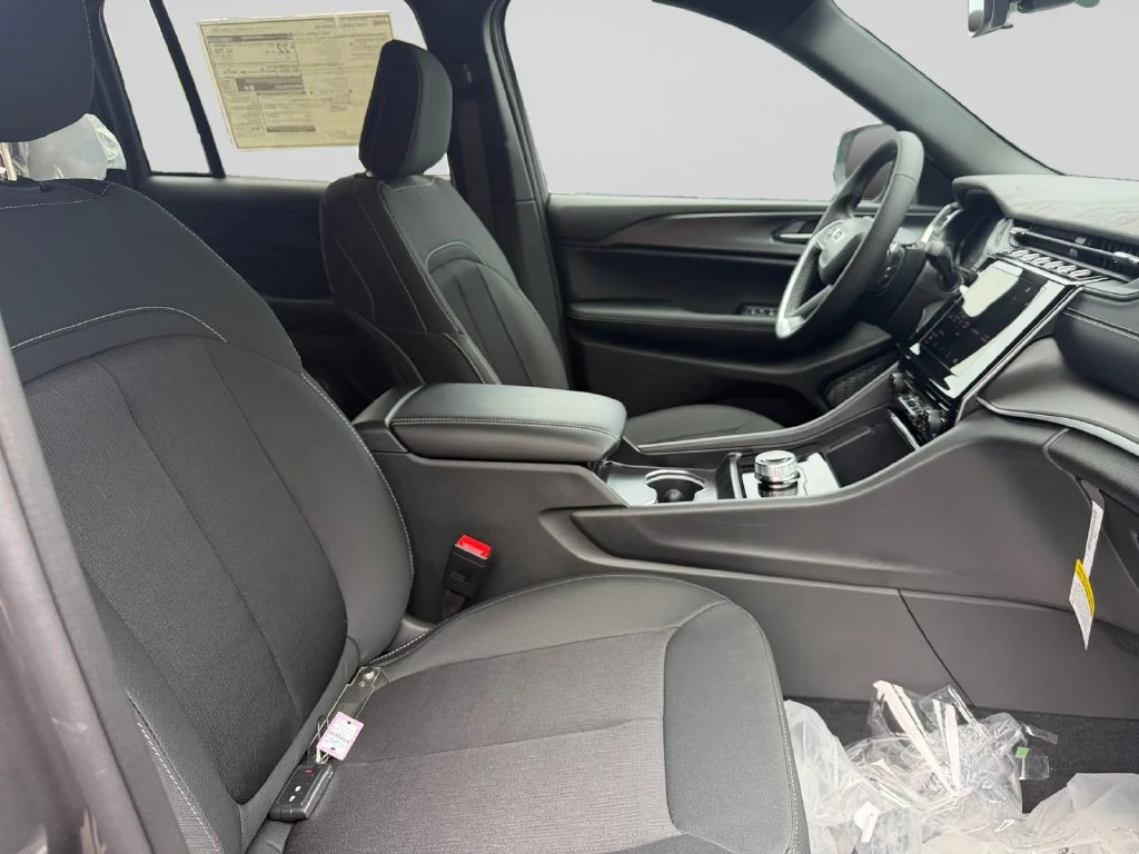 New 2026 Baltic Gray Metallic Clear-Coat Exterior Paint Jeep Laredo image 17