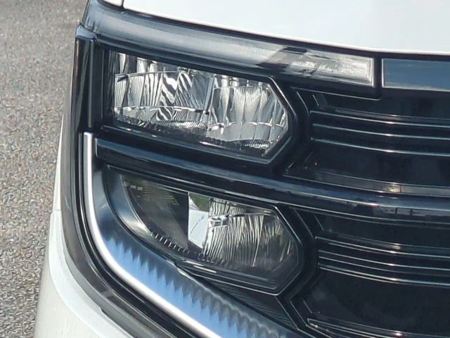 New 2026 Star White Metallic Tri-Coat Ford MAX Platinum® image 10