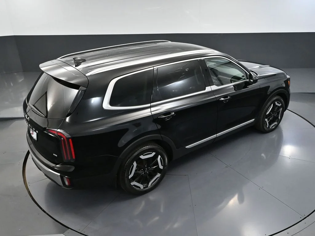 Used 2023 Black Kia EX X-Line image 60