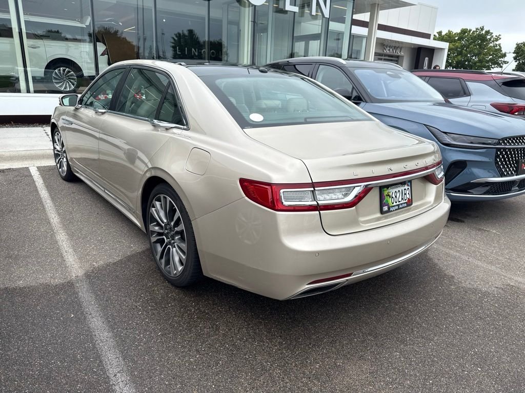 Used 2017 Gold Lincoln Reserve image 3