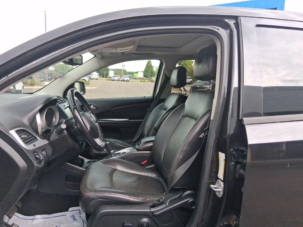 Used 2013 Brilliant Black Crystal Pearlcoat Dodge R/T image 30