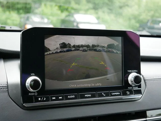 Used 2023 White Diamond Mitsubishi ES image 27