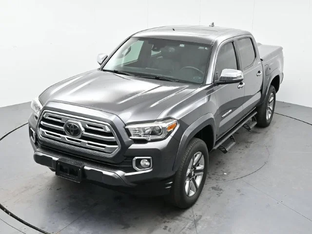 Used 2018 Magnetic Gray Metallic Toyota SR5 image 30