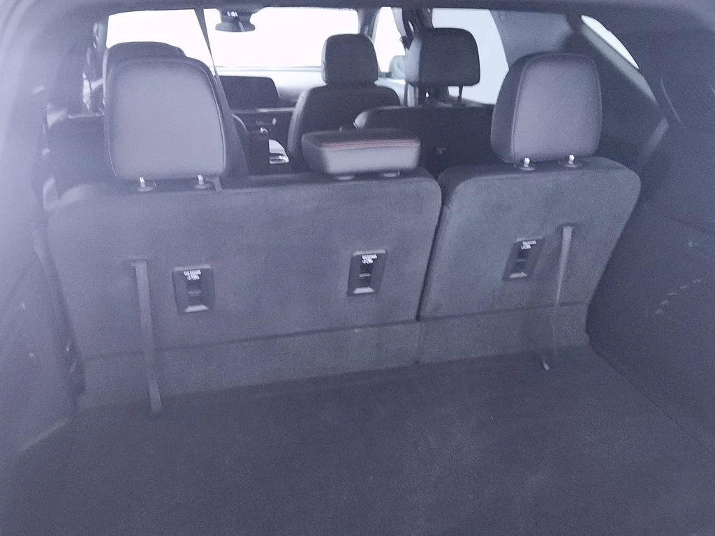 Used 2025 Gray Chevrolet Z71 image 24