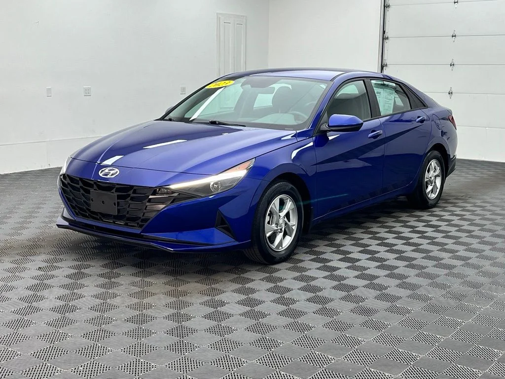 Used 2023 Blue Hyundai SE image 2