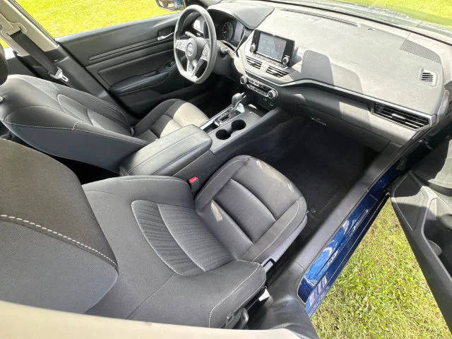 Used 2021 Blue Nissan 2.5 S image 20