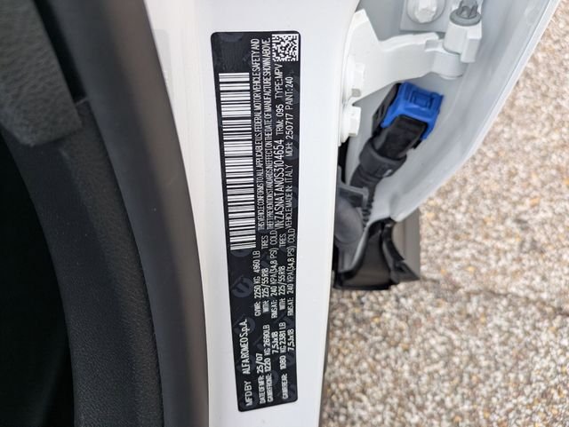 New 2025 Milano White Exterior Paint Alfa Romeo Base image 12