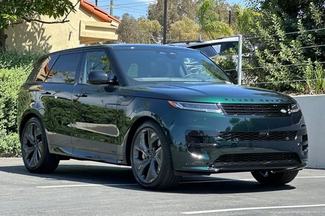 New 2026 British Racing Green Land Rover Dynamic SE image 7