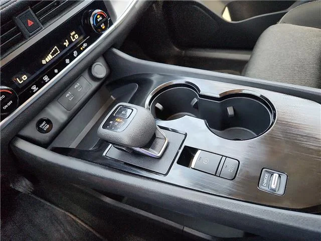 Used 2025 White Nissan SV Front-Wheel Drive image 20
