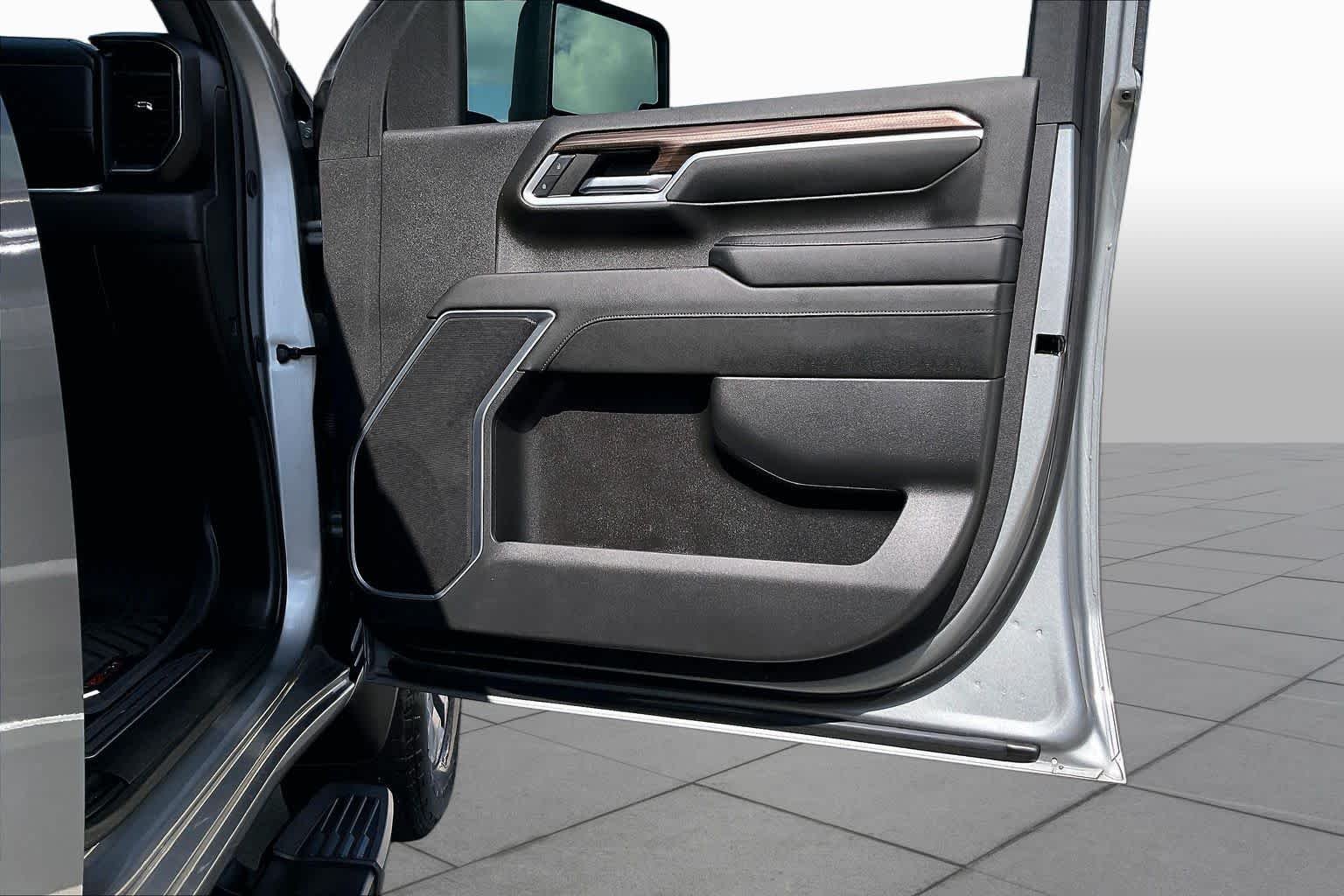 Used 2024 Sterling Gray Metallic Chevrolet LT image 22