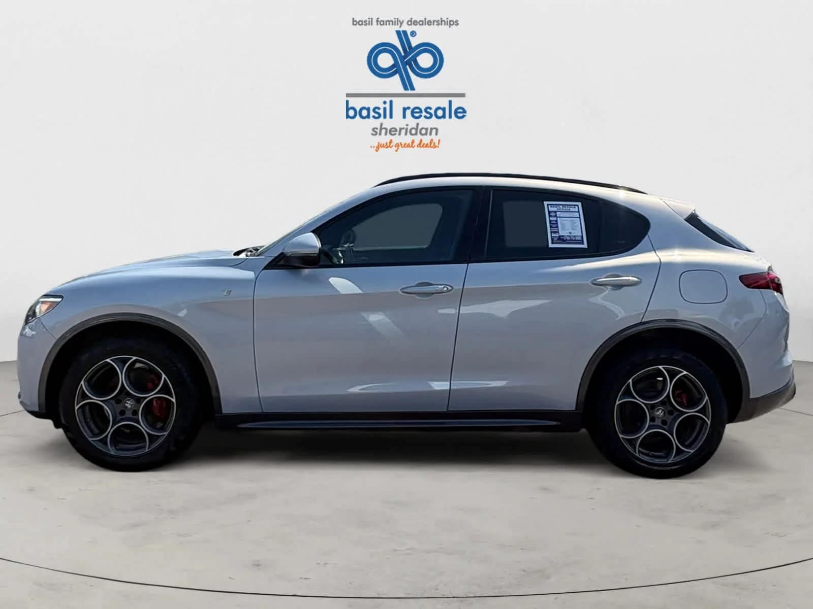 Used 2022 Moonlight Gray Metallic Alfa Romeo Ti image 3