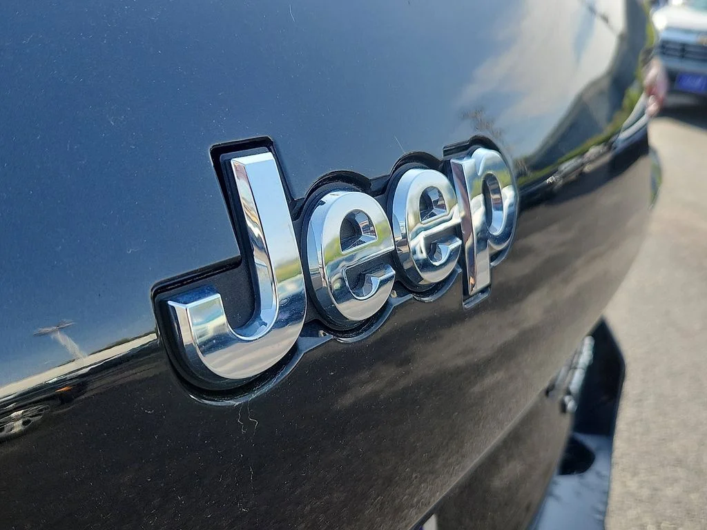 Used 2023 Gray Jeep Limited image 30