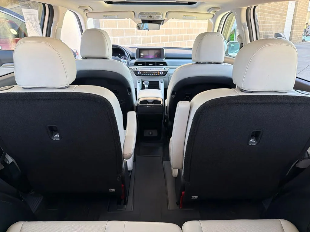 Used 2022 White Kia S image 25