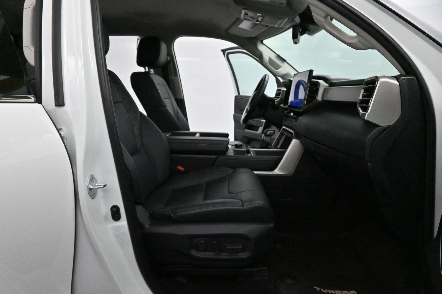 Used 2023 Ice Cap Toyota Limited image 32
