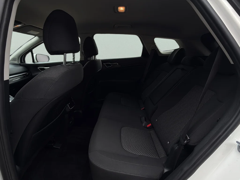 Used 2026 White Kia S image 27