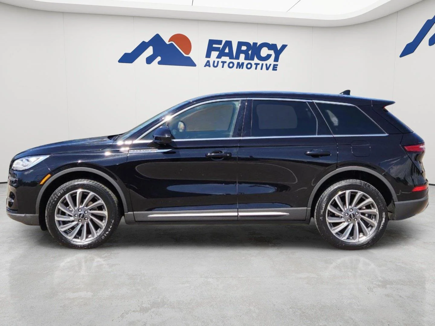 Used 2025 Infinite Black Metallic Clearcoat Lincoln Reserve image 2