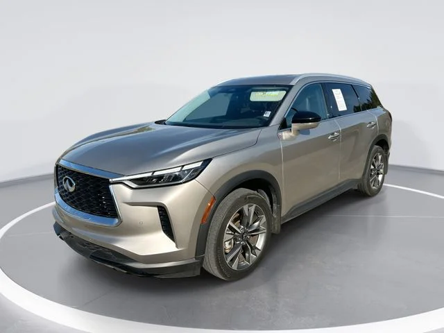 Used 2023 Silver INFINITI LUXE image 1