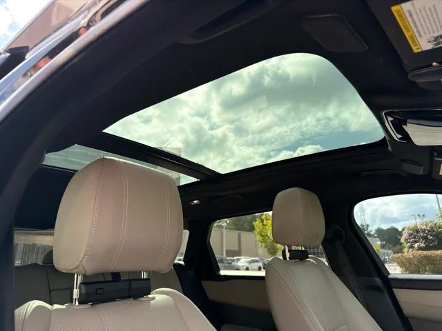Used 2021 Black Land Rover S image 8