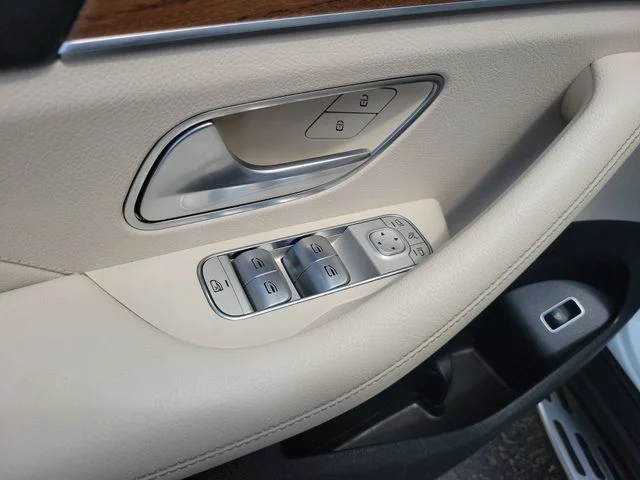 Used 2022 White Mercedes-Benz GLE 350 image 17