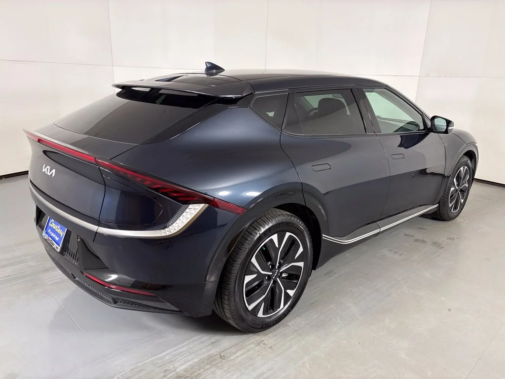 Used 2023 Blue Kia Wind image 8