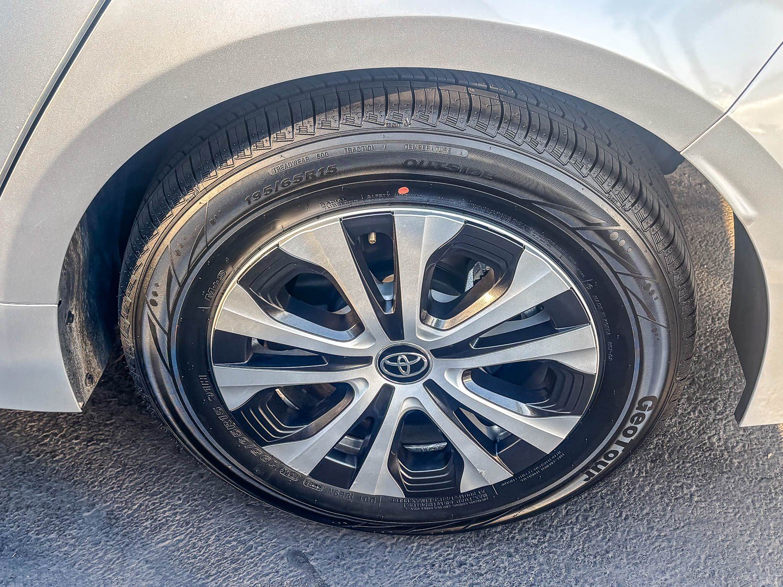 Used 2022 White Toyota Hybrid LE image 11
