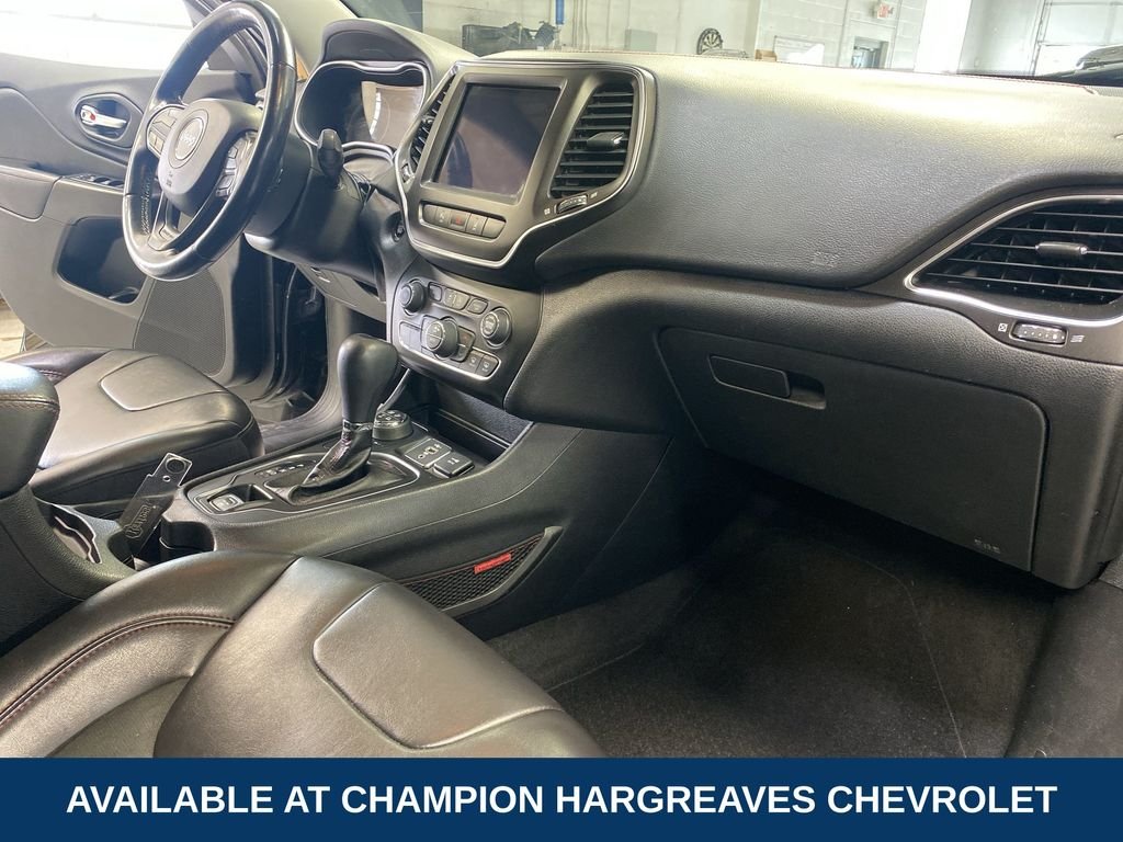 Used 2021 Diamond Black Jeep Trailhawk image 37