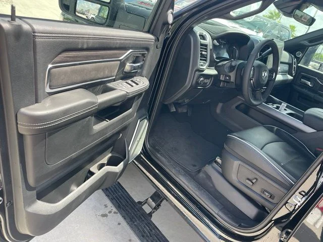 New 2026 Diamond Black Crystal Pearl-Coat Exterior Paint RAM Laramie image 15