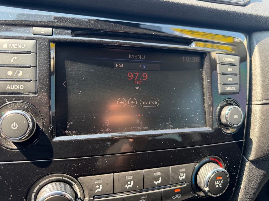 Used 2020 Gray Nissan S image 4